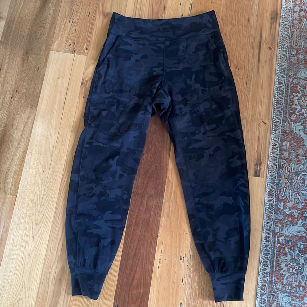 Lululemon Align high waisted jogger size 10 camo